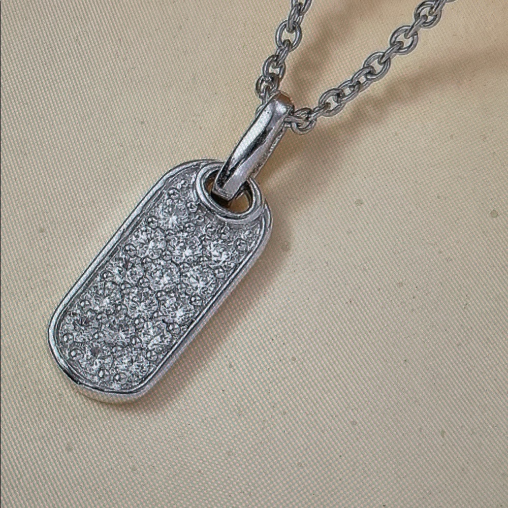 Elegant Silver Pendant Necklace